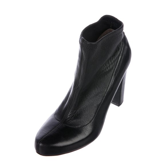 Chloe Black Leather Heeled Booties - Picture 2 of 5